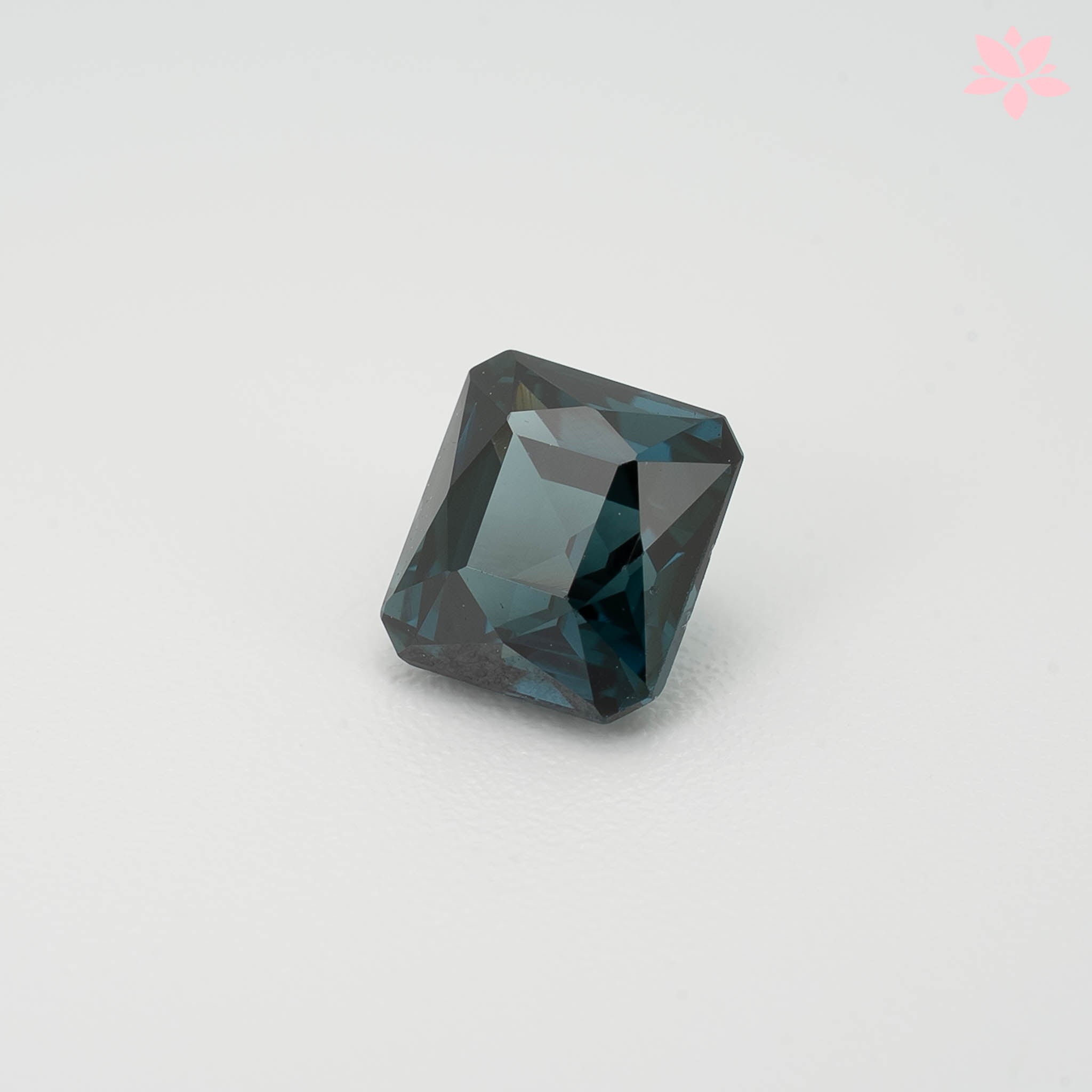 NATURAL SPINAL | 1.55 CT | BLUISH GREEN | OCTAGONAL