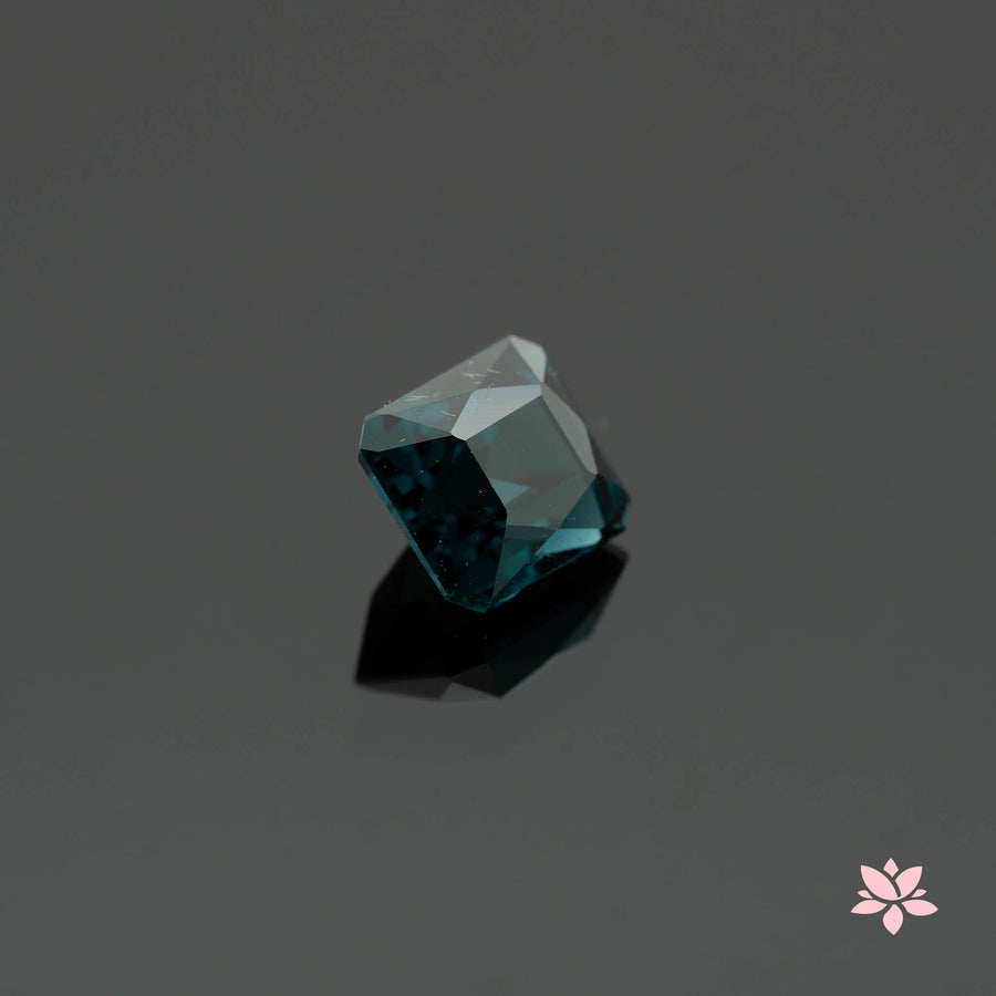 NATURAL SPINAL | 1.55 CT | BLUISH GREEN | OCTAGONAL